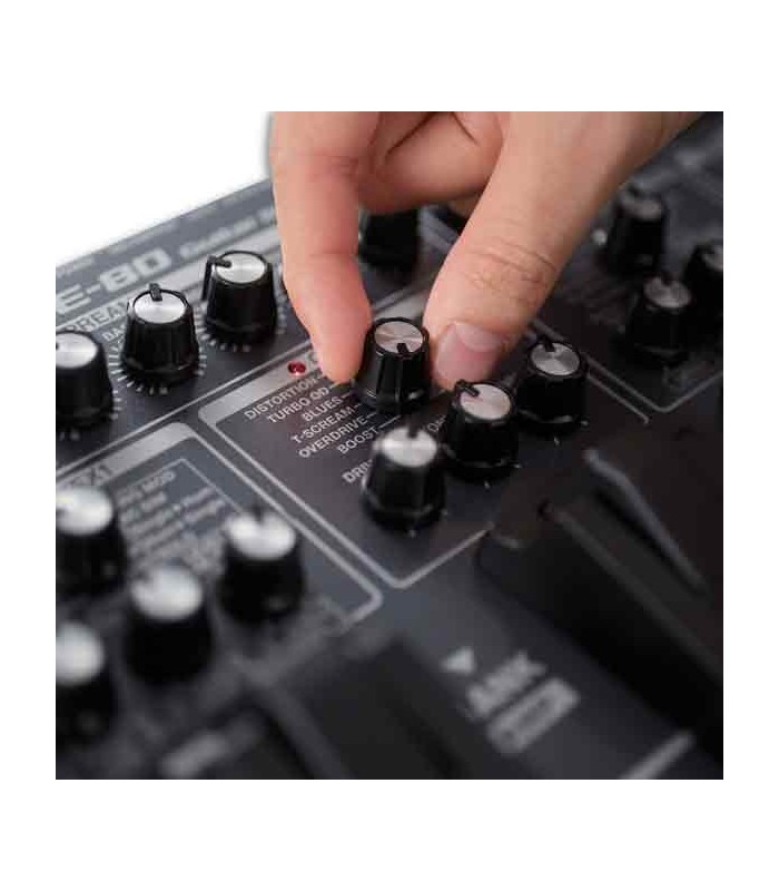 Controls of pedal board Boss ME-80